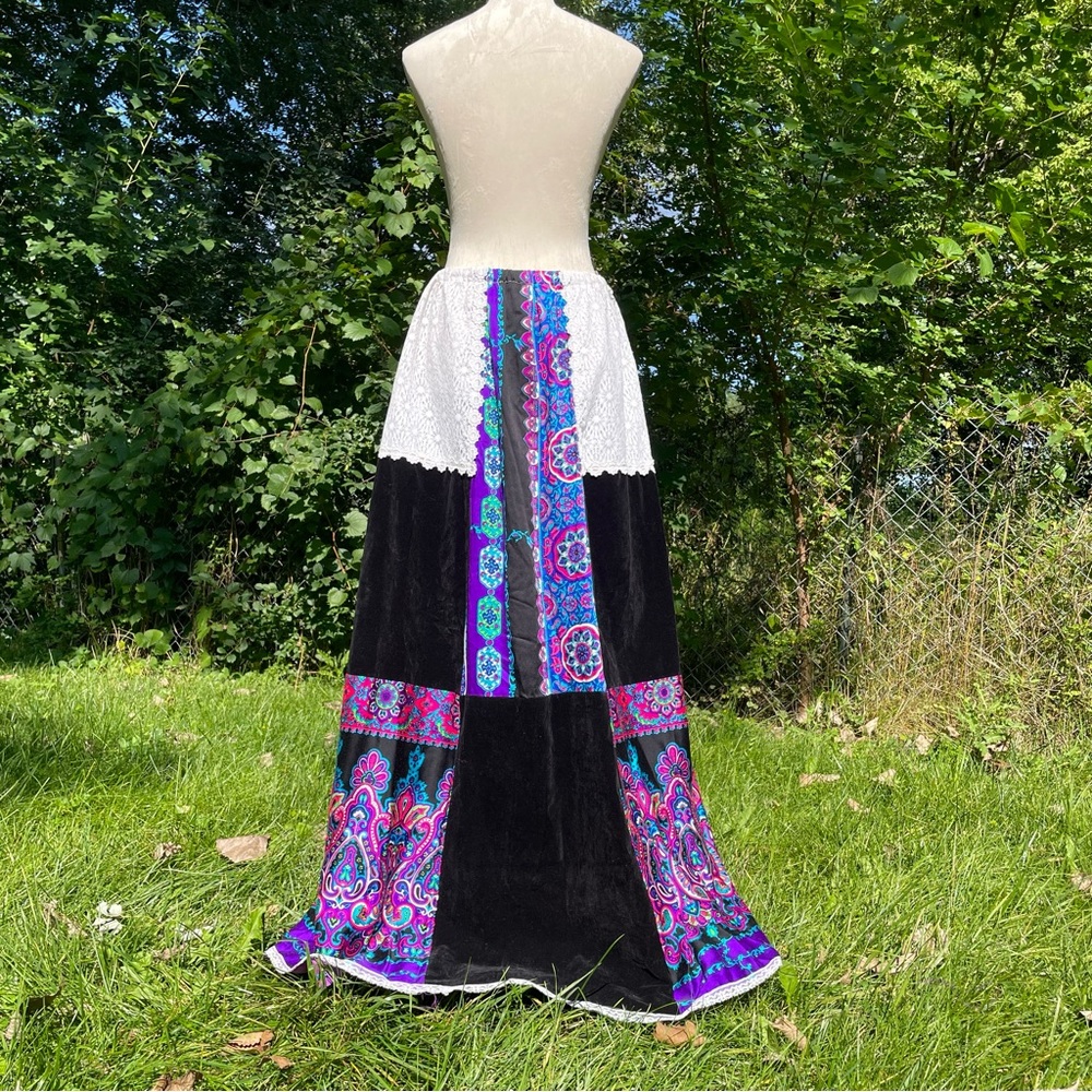 Vintage 60s 70s Psychedelic Patchwork Crochet Vel… - image 4